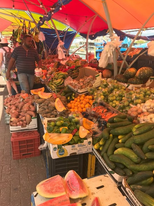 928587300_FruitMarketCuracao.thumb.jpg.4e6037bec3e5091c8636dce0a54b3ff4.jpg