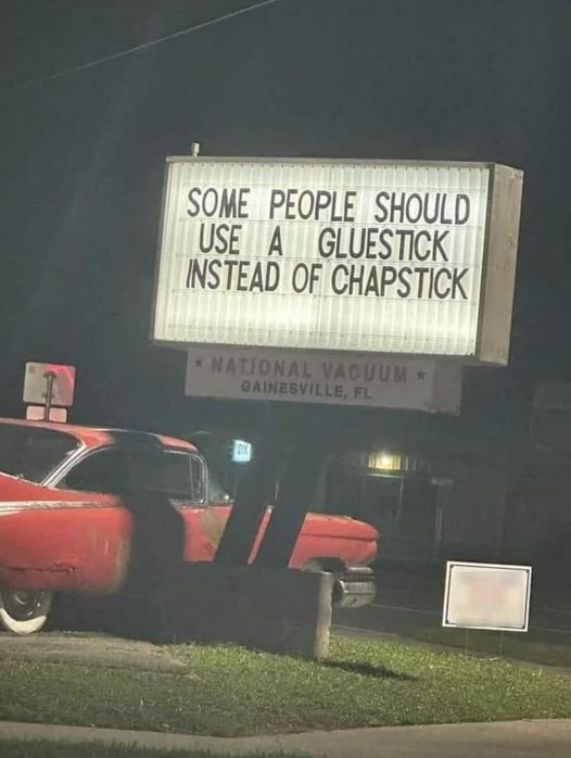 Chapstick.jpg.81262b7bceb6ffc19b51945b5800035b.jpg
